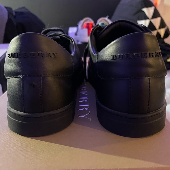 black burberry sneakers, Very good condition, only worn once, size 7 US with box - Picture 2 of 6